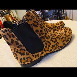 Almost Brand New Quality Ankle Boots by TARGET - Size 9 1/2 - Box 38